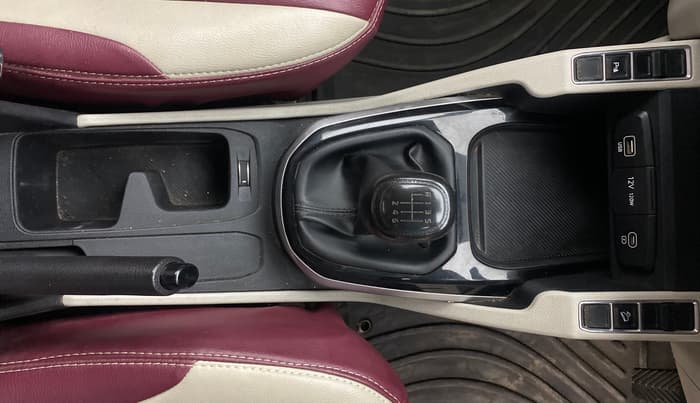 2023 KIA CARENS PRESTIGE PLUS 1.4 PETROL 7 STR, Petrol, Manual, 73,904 km, Gear Lever