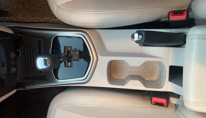 2024 Mahindra XUV300 W8 (O) 1.2 PETROL AMT, Petrol, Automatic, 20,797 km, Gear Lever