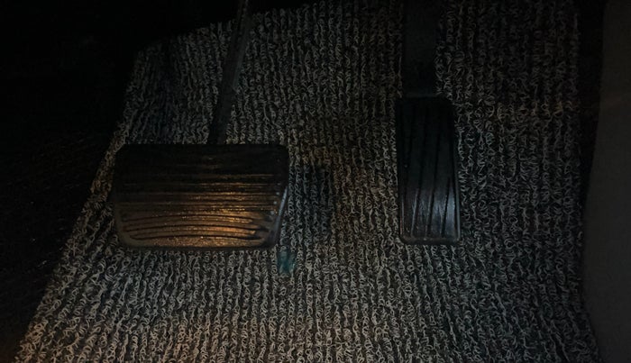 2024 Mahindra XUV300 W8 (O) 1.2 PETROL AMT, Petrol, Automatic, 20,797 km, Pedals