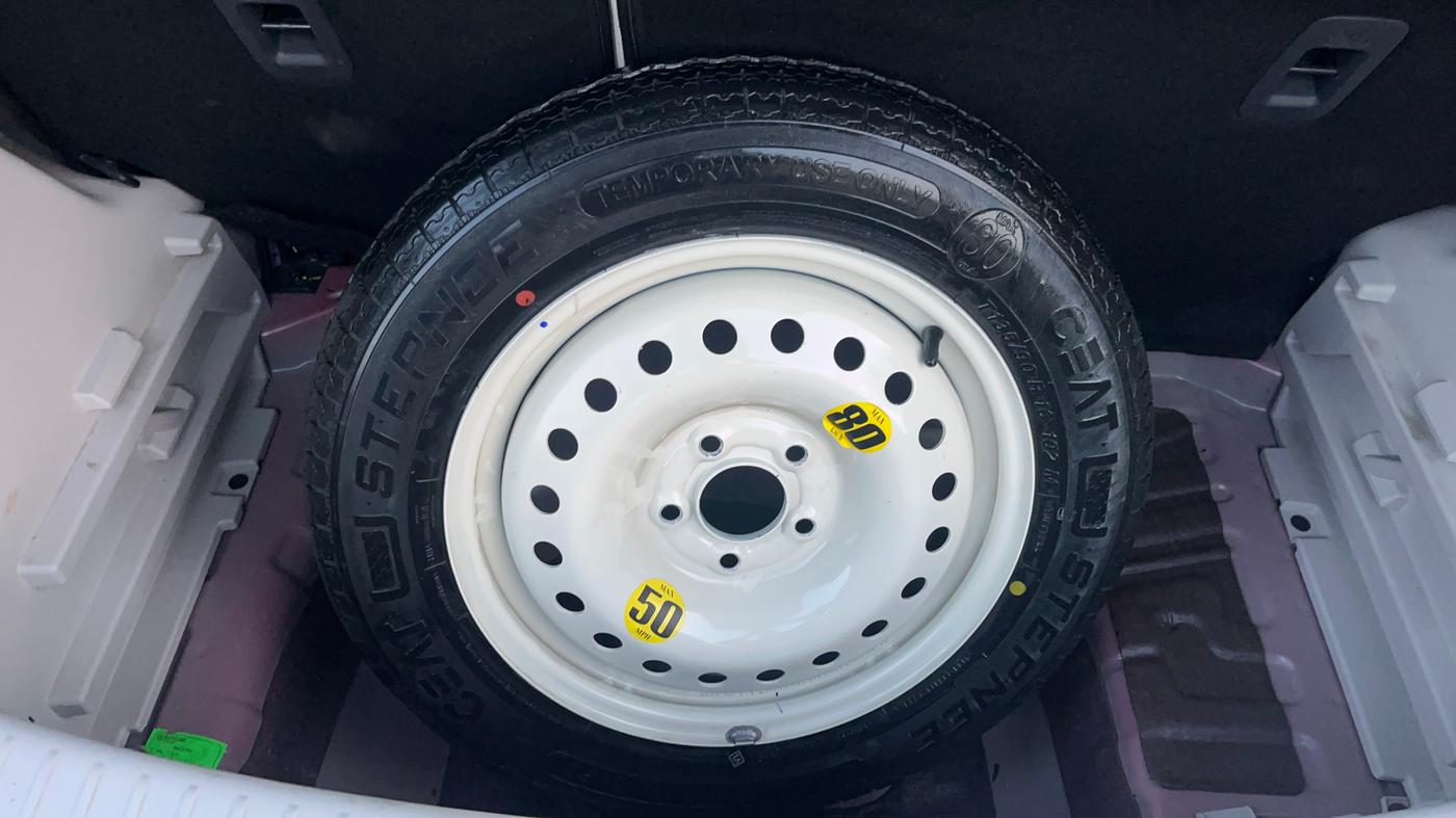 2024 Mahindra XUV300 W8 (O) 1.2 PETROL AMT, Petrol, Automatic, 20,844 km, Spare Tyre