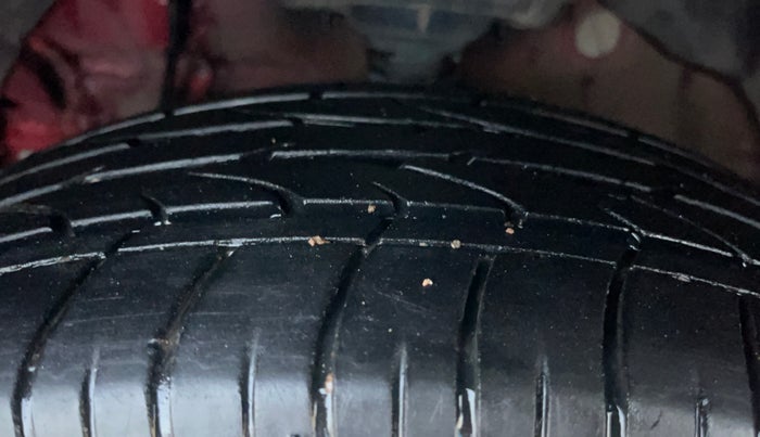 2024 Mahindra XUV300 W8 (O) 1.2 PETROL AMT, Petrol, Automatic, 20,797 km, Left Front Tyre Tread