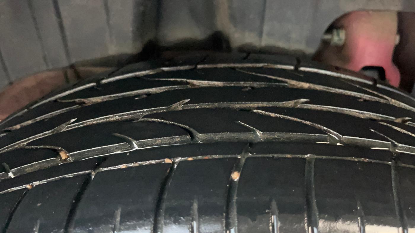 2024 Mahindra XUV300 W8 (O) 1.2 PETROL AMT, Petrol, Automatic, 20,844 km, Right Rear Tyre Tread