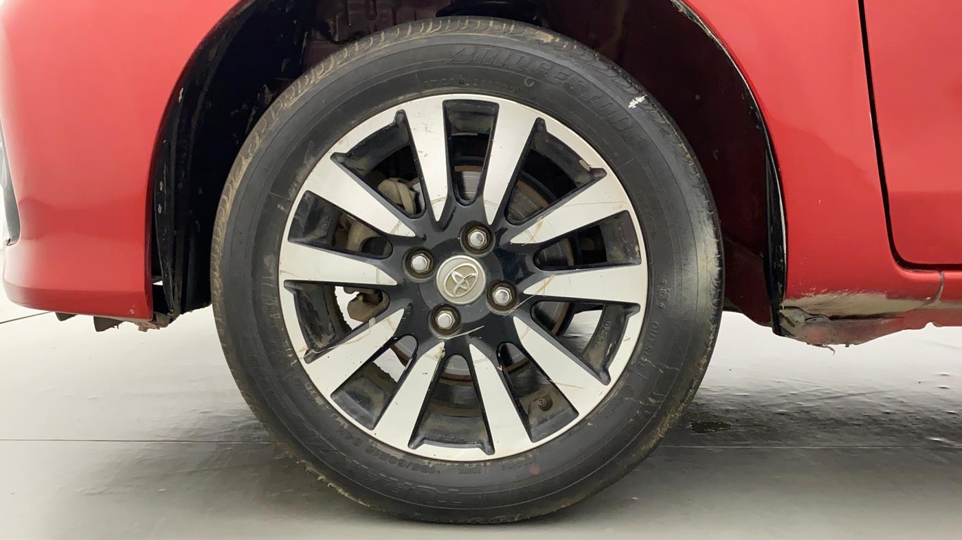 2016 Toyota Etios Liva V DUAL TONE, Petrol, Manual, 76,208 km, Left Front Wheel
