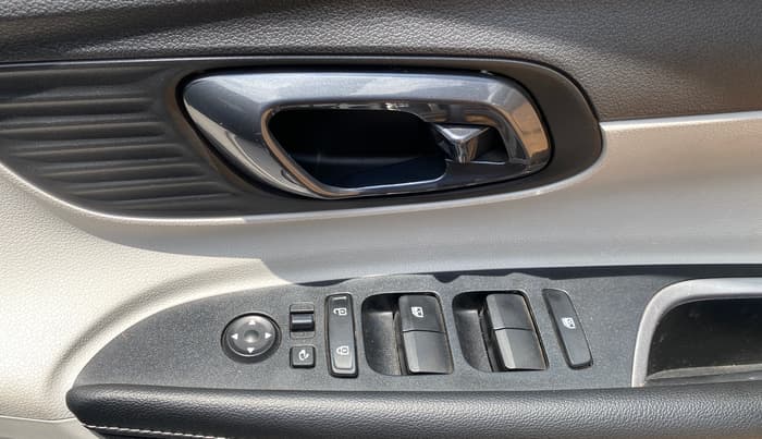 2023 Hyundai NEW I20 ASTA (O) 1.2 MT, Petrol, Manual, 34,136 km, Driver Side Door Panels Control