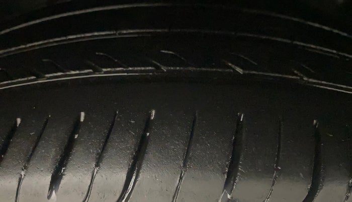 2022 Volkswagen TAIGUN TOPLINE 1.0 TSI MT, Petrol, Manual, 43,385 km, Right Front Tyre Tread