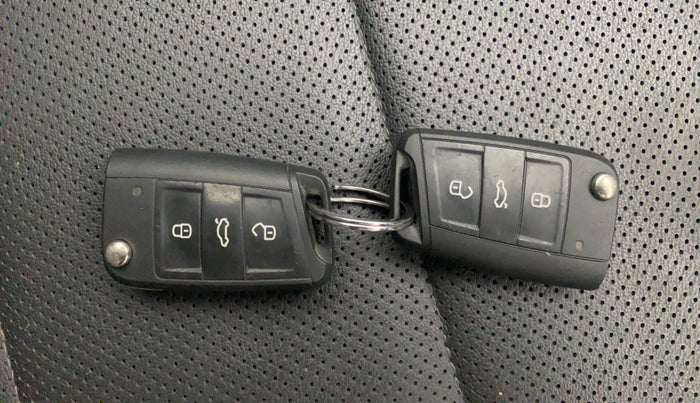 2022 Volkswagen TAIGUN TOPLINE 1.0 TSI MT, Petrol, Manual, 43,385 km, Key Close Up