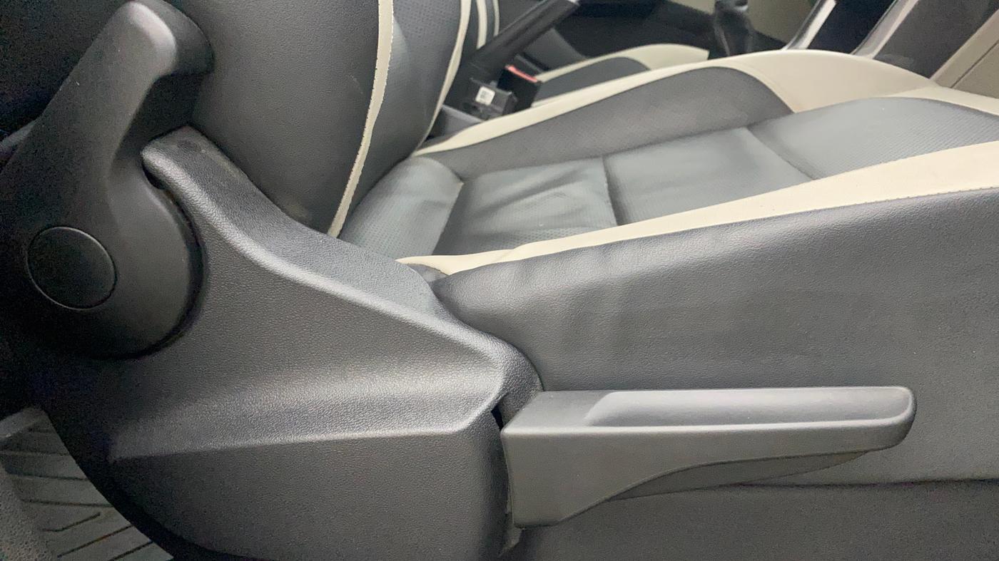2022 Volkswagen TAIGUN TOPLINE 1.0 TSI MT, Petrol, Manual, 43,385 km, Driver Side Adjustment Panel