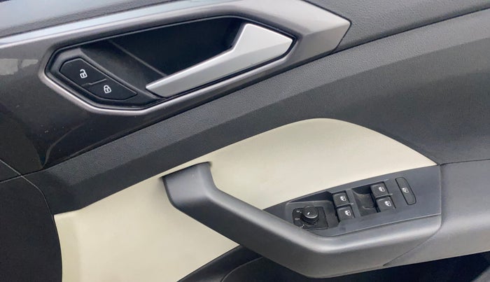 2022 Volkswagen TAIGUN TOPLINE 1.0 TSI MT, Petrol, Manual, 43,385 km, Driver Side Door Panels Control