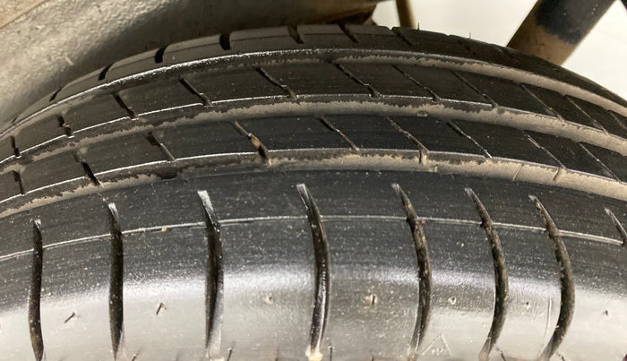 2015 Maruti Wagon R 1.0 VXI, Petrol, Manual, 19,603 km, Left Rear Tyre Tread