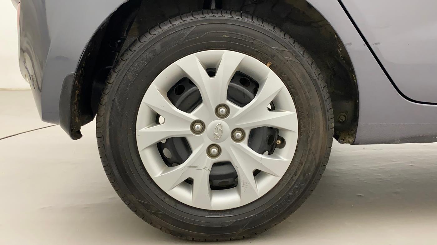2016 Hyundai Grand i10 MAGNA AT 1.2 KAPPA VTVT, Petrol, Automatic, 49,583 km, Right Rear Wheel