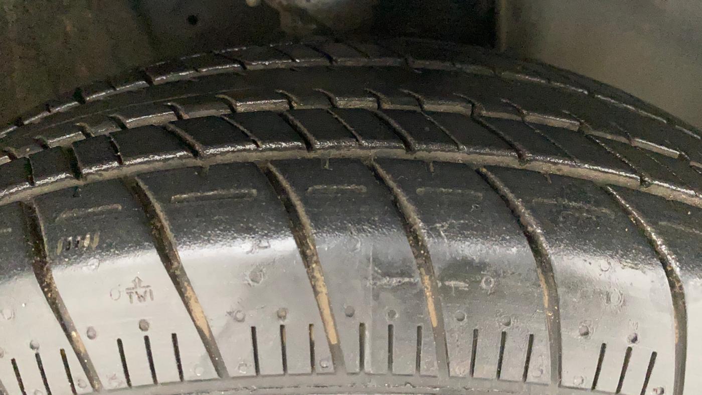 2017 Maruti IGNIS DELTA 1.2, Petrol, Manual, 65,837 km, Right Front Tyre Tread