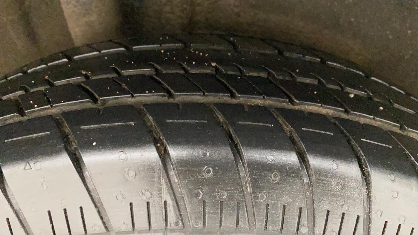 2017 Maruti IGNIS DELTA 1.2, Petrol, Manual, 65,837 km, Right Rear Tyre Tread