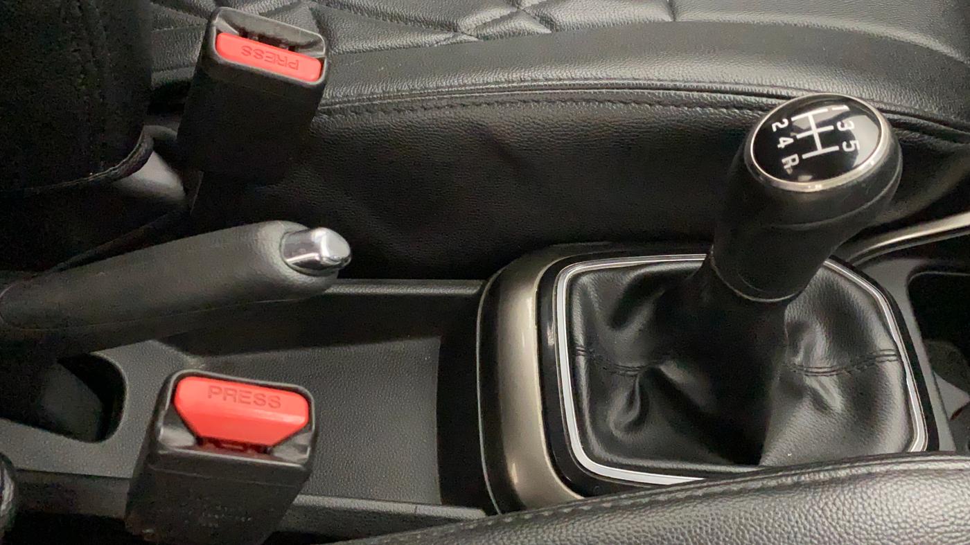 2017 Maruti IGNIS DELTA 1.2, Petrol, Manual, 65,837 km, Gear Lever