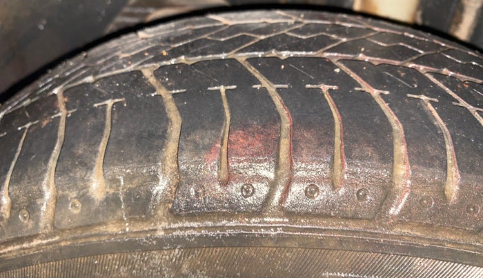 2015 Ford Figo Aspire TREND 1.2 PETROL, Petrol, Manual, 1,14,806 km, Left Rear Tyre Tread