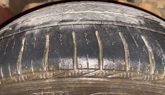 2015 Ford Figo Aspire TREND 1.2 PETROL, Petrol, Manual, 1,14,806 km, Left Front Tyre Tread