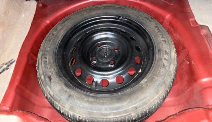 2015 Ford Figo Aspire TREND 1.2 PETROL, Petrol, Manual, 1,14,806 km, Spare Tyre