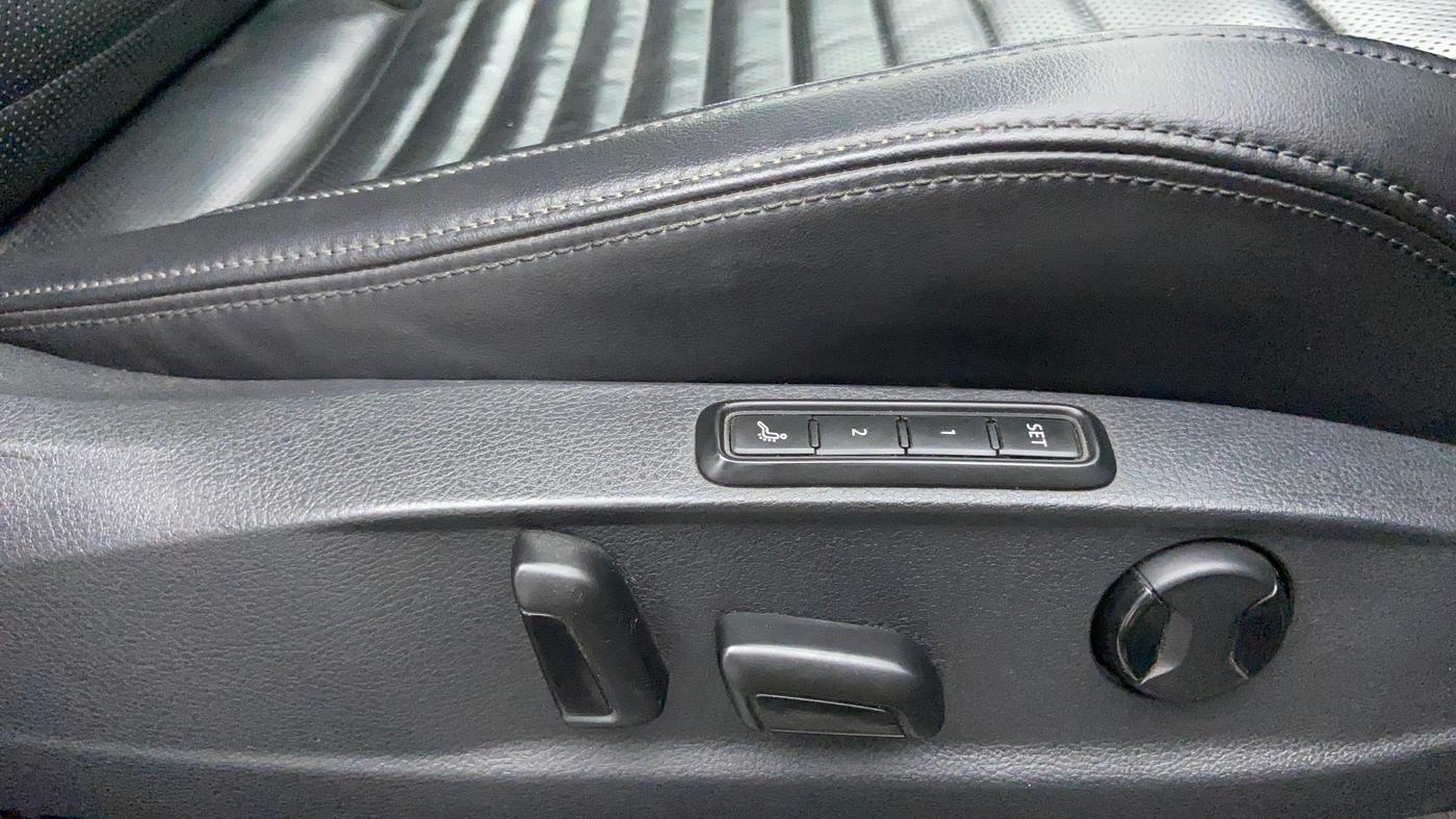 2018 Volkswagen Passat HIGHLINE DSG, Diesel, Automatic, 58,375 km, Driver Side Adjustment Panel