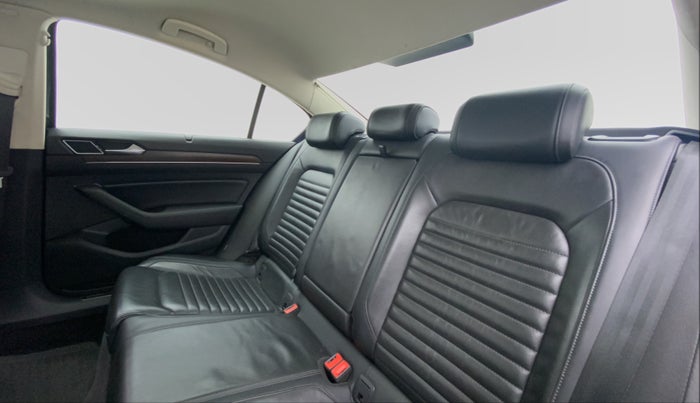 2018 Volkswagen Passat HIGHLINE DSG, Diesel, Automatic, 58,375 km, Right Side Door Cabin View
