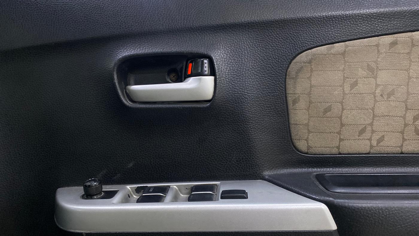 2013 Maruti Wagon R 1.0 VXI, Petrol, Manual, 51,330 km, Driver Side Door Panels Control