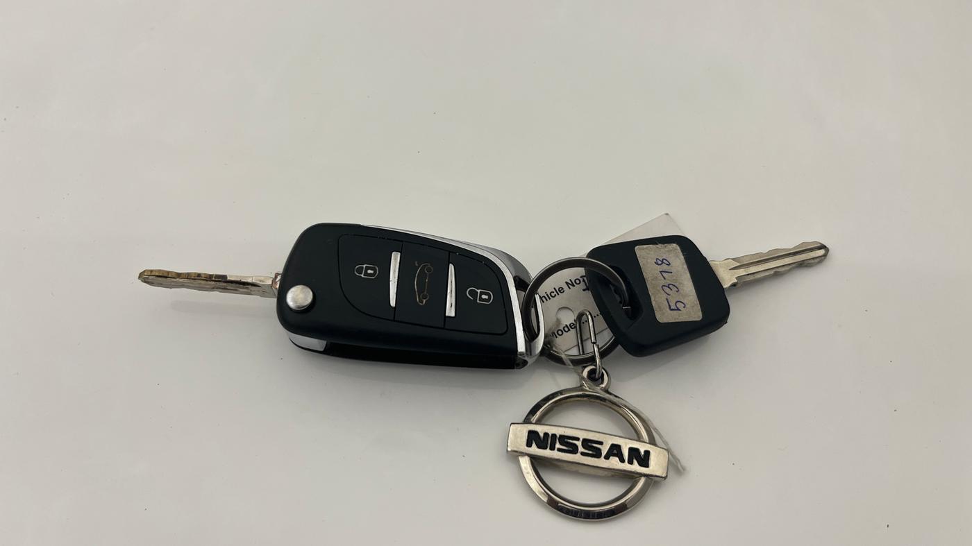2023 Nissan MAGNITE XE, Petrol, Manual, 17,554 km, Key Close Up