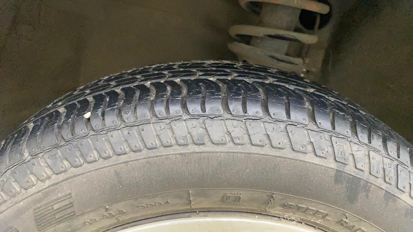 2019 Maruti Alto K10 VXI, Petrol, Manual, 2,708 km, Left Front Tyre Tread