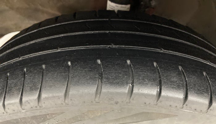 2016 Maruti Wagon R 1.0 VXI, Petrol, Manual, Left Front Tyre Tread
