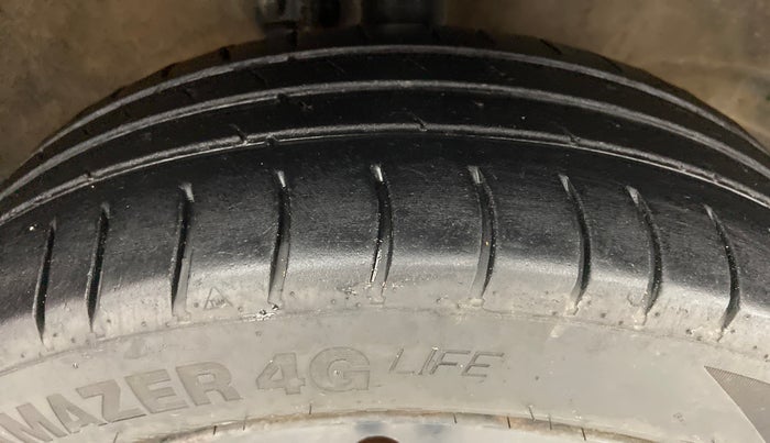 2016 Maruti Wagon R 1.0 VXI, Petrol, Manual, Right Front Tyre Tread