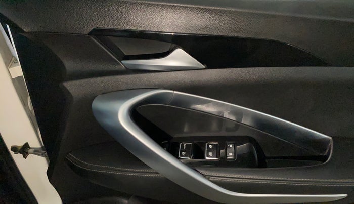 2020 MG HECTOR SHARP 1.5 DCT PETROL, Petrol, Automatic, 21,627 km, Driver Side Door Panels Control