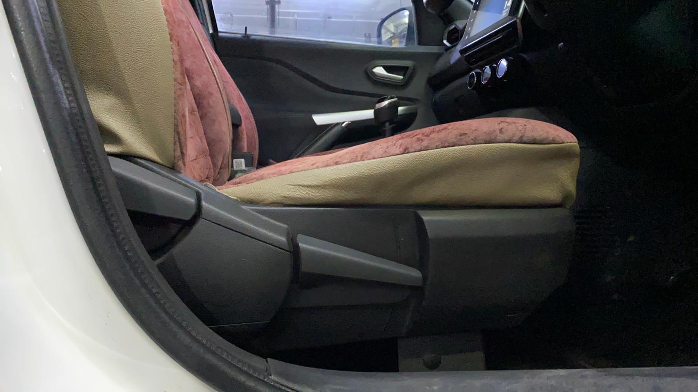 2022 Nissan MAGNITE XV PREMIUM, Petrol, Manual, 13,694 km, Driver Side Adjustment Panel