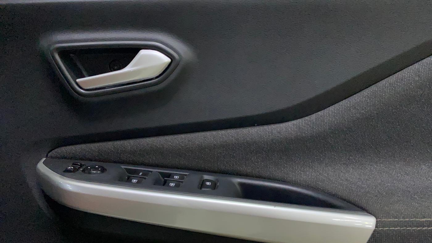 2022 Nissan MAGNITE XV PREMIUM, Petrol, Manual, 13,694 km, Driver Side Door Panels Control