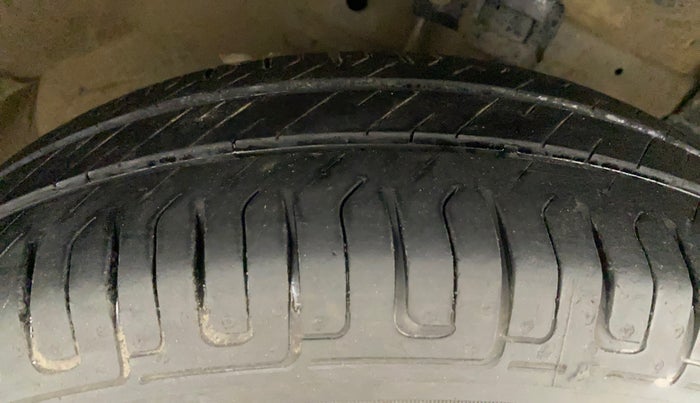 2014 Maruti Swift Dzire VXI, Petrol, Manual, 43,467 km, Right Front Tyre Tread