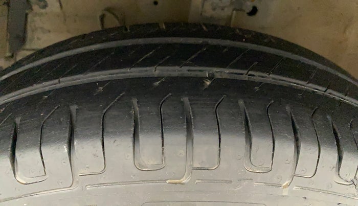 2014 Maruti Swift Dzire VXI, Petrol, Manual, 43,467 km, Left Front Tyre Tread