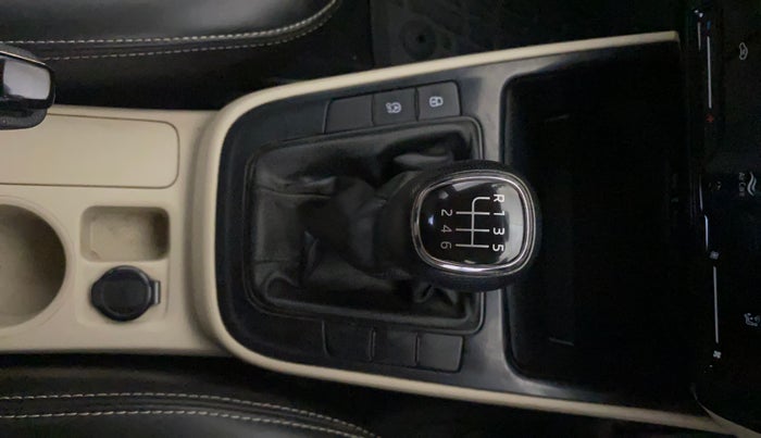 2022 Skoda SLAVIA AMBITION 1.0L TSI MT, Petrol, Manual, 65,322 km, Gear Lever