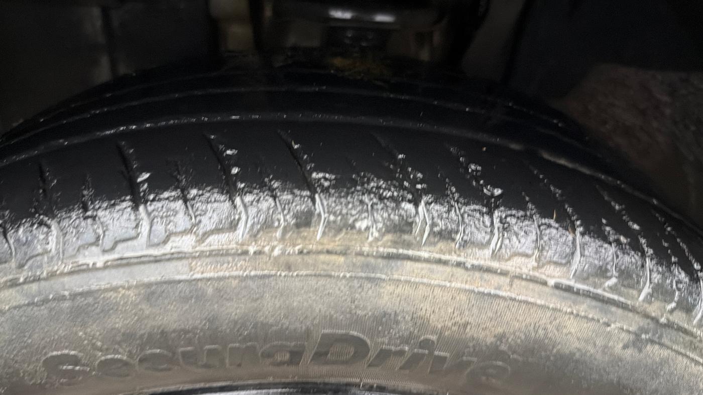 2022 Nissan MAGNITE XV PREMIUM, Petrol, Manual, 71,827 km, Left Front Tyre Tread