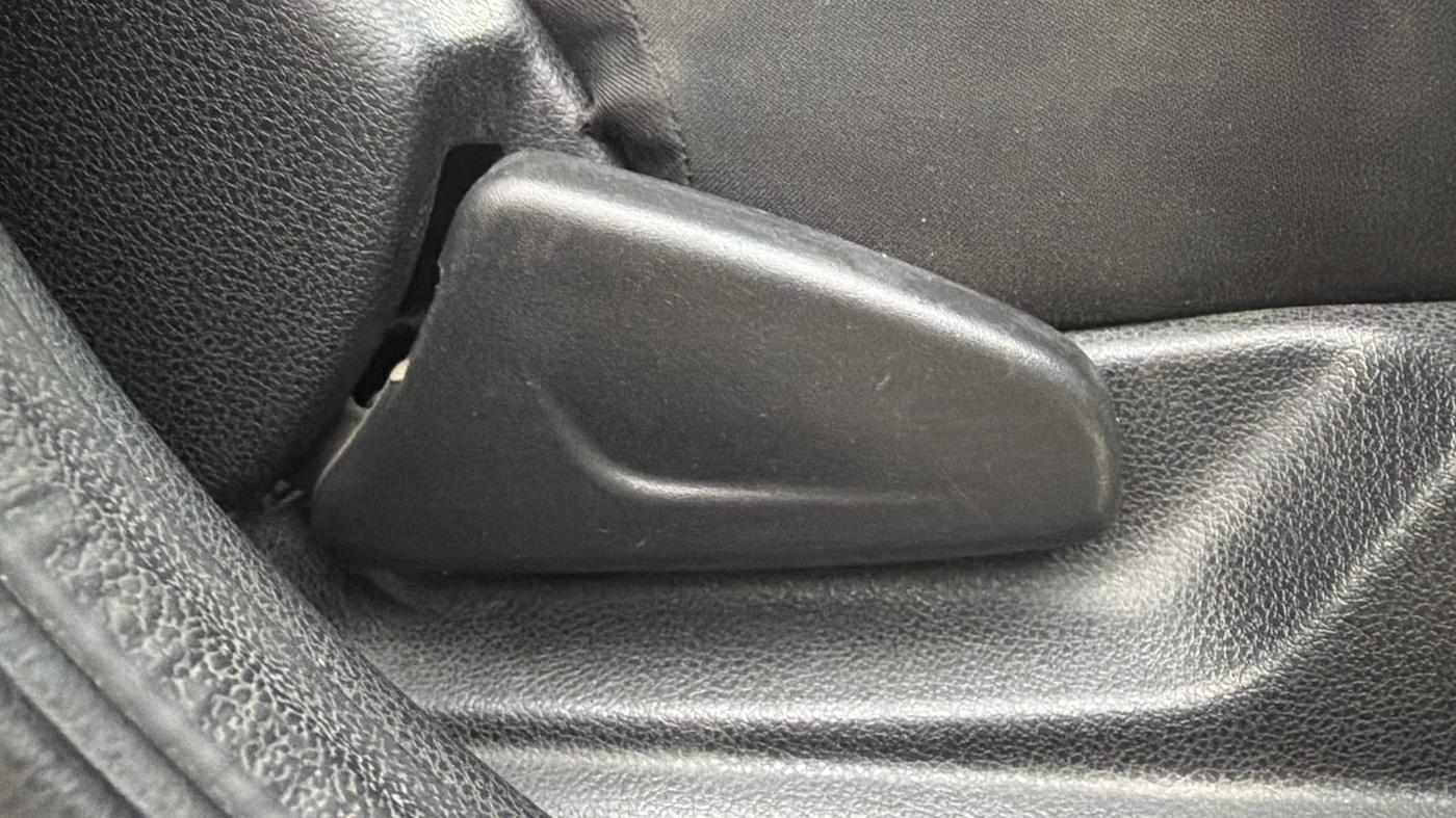 2019 Renault Kwid CLIMBER 1.0 (O), Petrol, Manual, 50,059 km, Driver Side Adjustment Panel