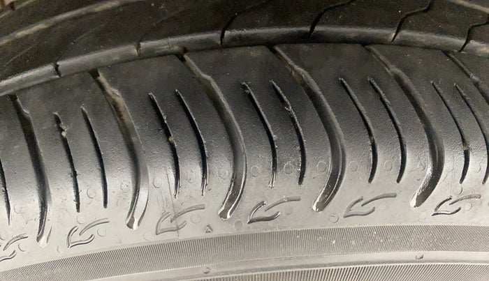 2016 Ford Figo Aspire AMBIENTE 1.2 PETROL, Petrol, Manual, 46,363 km, Left Front Tyre Tread