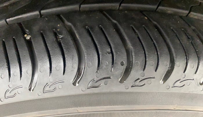 2016 Ford Figo Aspire AMBIENTE 1.2 PETROL, Petrol, Manual, 46,363 km, Right Front Tyre Tread