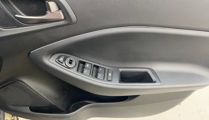 2017 Hyundai Elite i20 ASTA 1.2 (O), Petrol, Manual, 35,745 km, Driver Side Door Panels Control