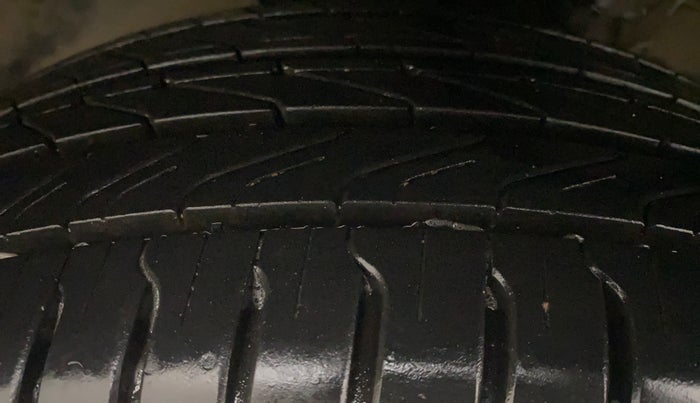 2017 Hyundai Elite i20 ASTA 1.2 (O), Petrol, Manual, 35,745 km, Left Front Tyre Tread