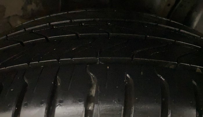 2017 Hyundai Elite i20 ASTA 1.2 (O), Petrol, Manual, 35,745 km, Left Rear Tyre Tread