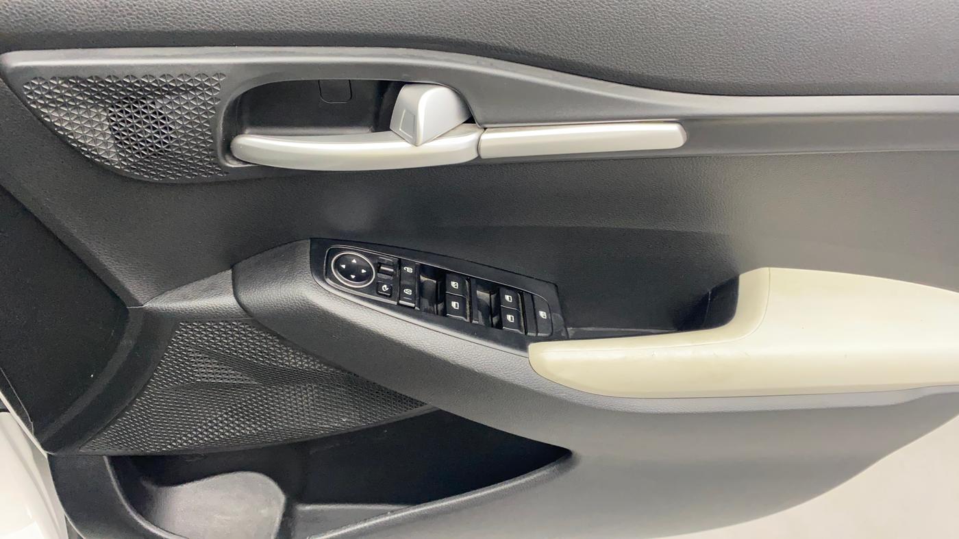 2023 KIA SELTOS HTK PLUS 1.5 IMT, Petrol, Manual, 22,347 km, Driver Side Door Panels Control
