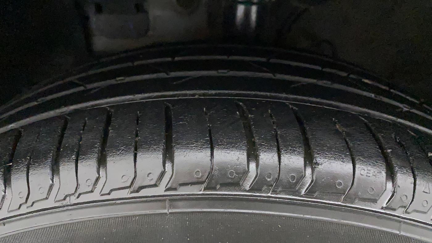 2021 Hyundai VENUE SX PLUS 1.0 TURBO DCT, Petrol, Automatic, 33,945 km, Left Front Tyre Tread
