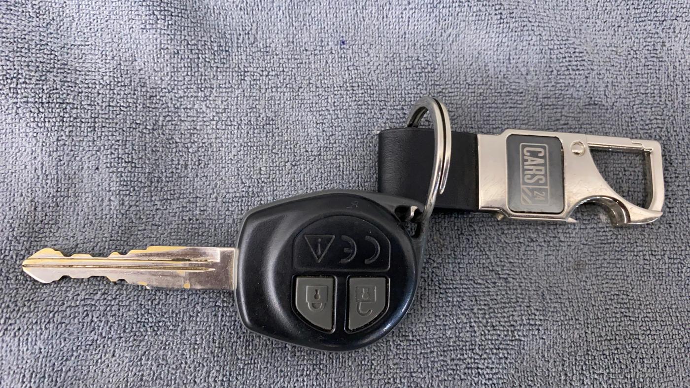 2021 Maruti Baleno DELTA PETROL 1.2, Petrol, Manual, 42,431 km, Key Close Up