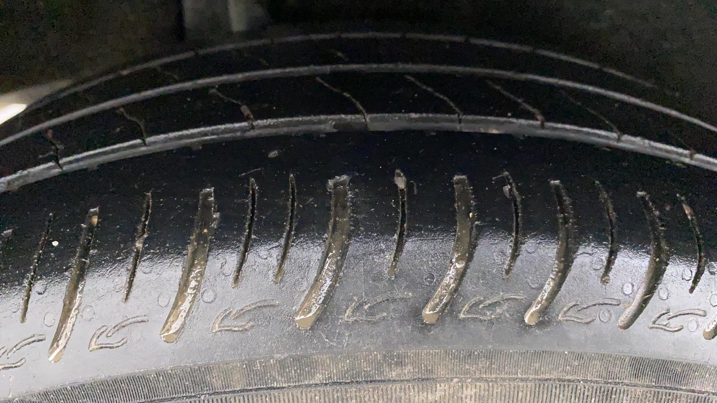 2021 Maruti Baleno DELTA PETROL 1.2, Petrol, Manual, 42,431 km, Right Front Tyre Tread