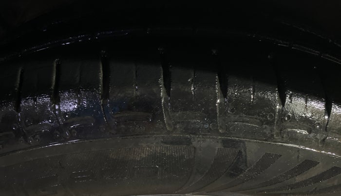 2016 Hyundai Grand i10 MAGNA AT 1.2 KAPPA VTVT, CNG, Automatic, 1,04,652 km, Left Front Tyre Tread