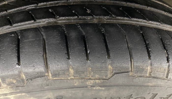 2015 Maruti Wagon R 1.0 VXI AMT, Petrol, Automatic, 34,337 km, Left Front Tyre Tread