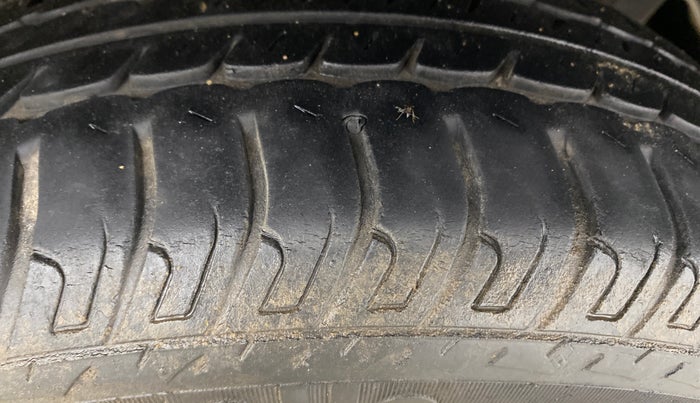 2015 Maruti Wagon R 1.0 VXI AMT, Petrol, Automatic, 34,337 km, Left Rear Tyre Tread