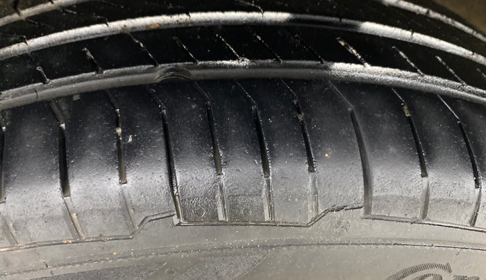 2015 Maruti Wagon R 1.0 VXI AMT, Petrol, Automatic, 34,337 km, Right Rear Tyre Tread