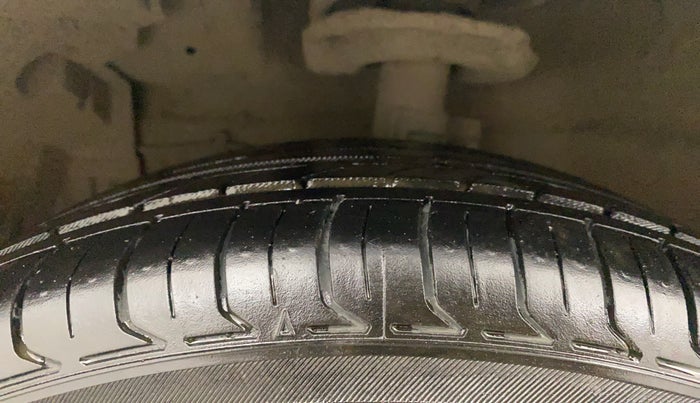 2012 Maruti Ertiga ZXI, Petrol, Manual, 1,30,914 km, Left Front Tyre Tread