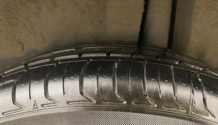 2012 Maruti Ertiga ZXI, Petrol, Manual, 1,30,914 km, Left Rear Tyre Tread